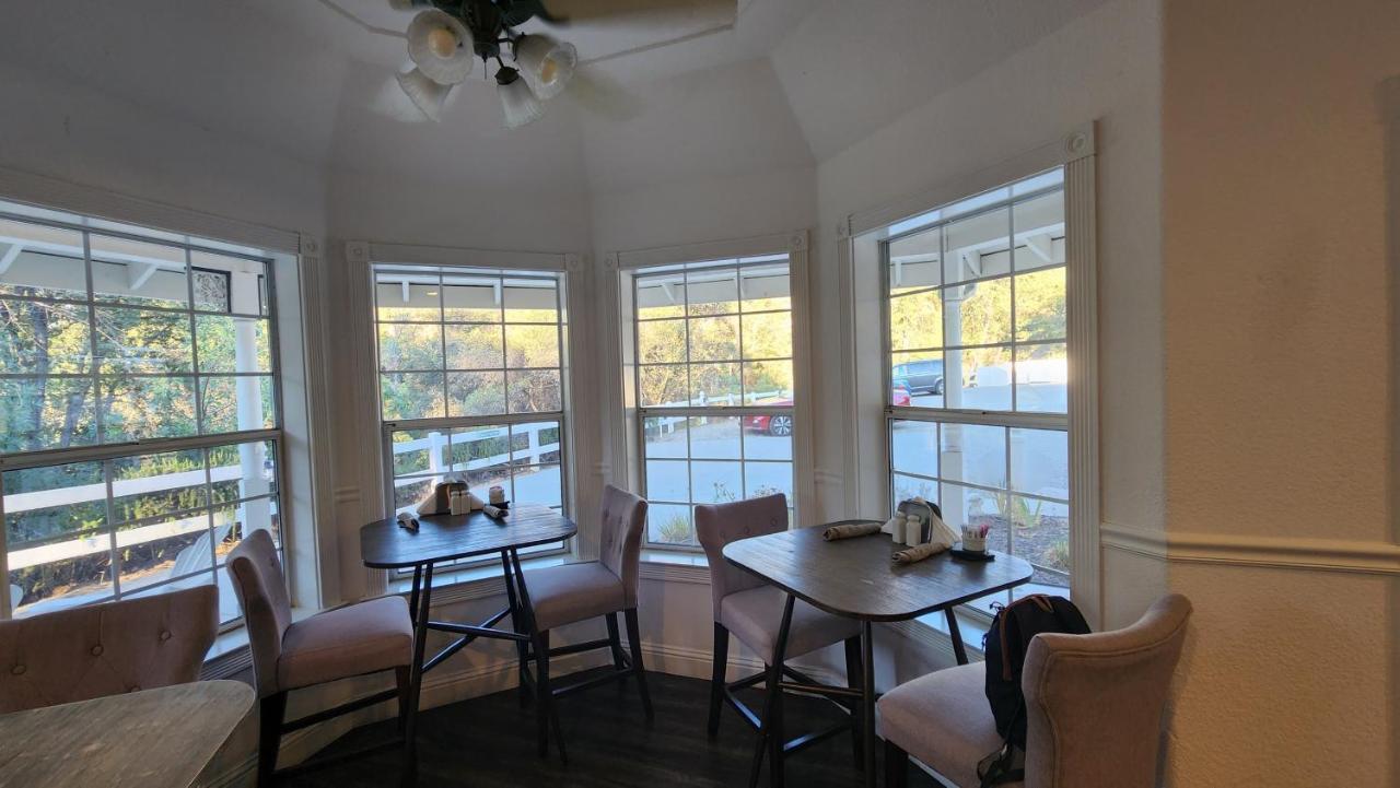 Bed & Breakfast Hounds Tooth 4*