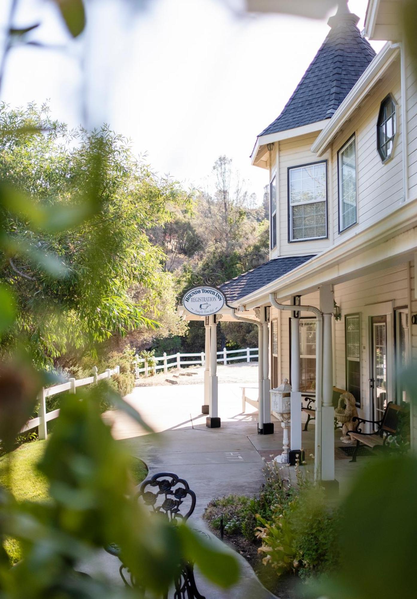 Bed & Breakfast Hounds Tooth Oakhurst