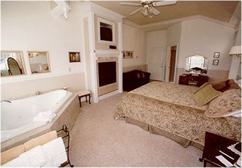Bed & Breakfast Hounds Tooth