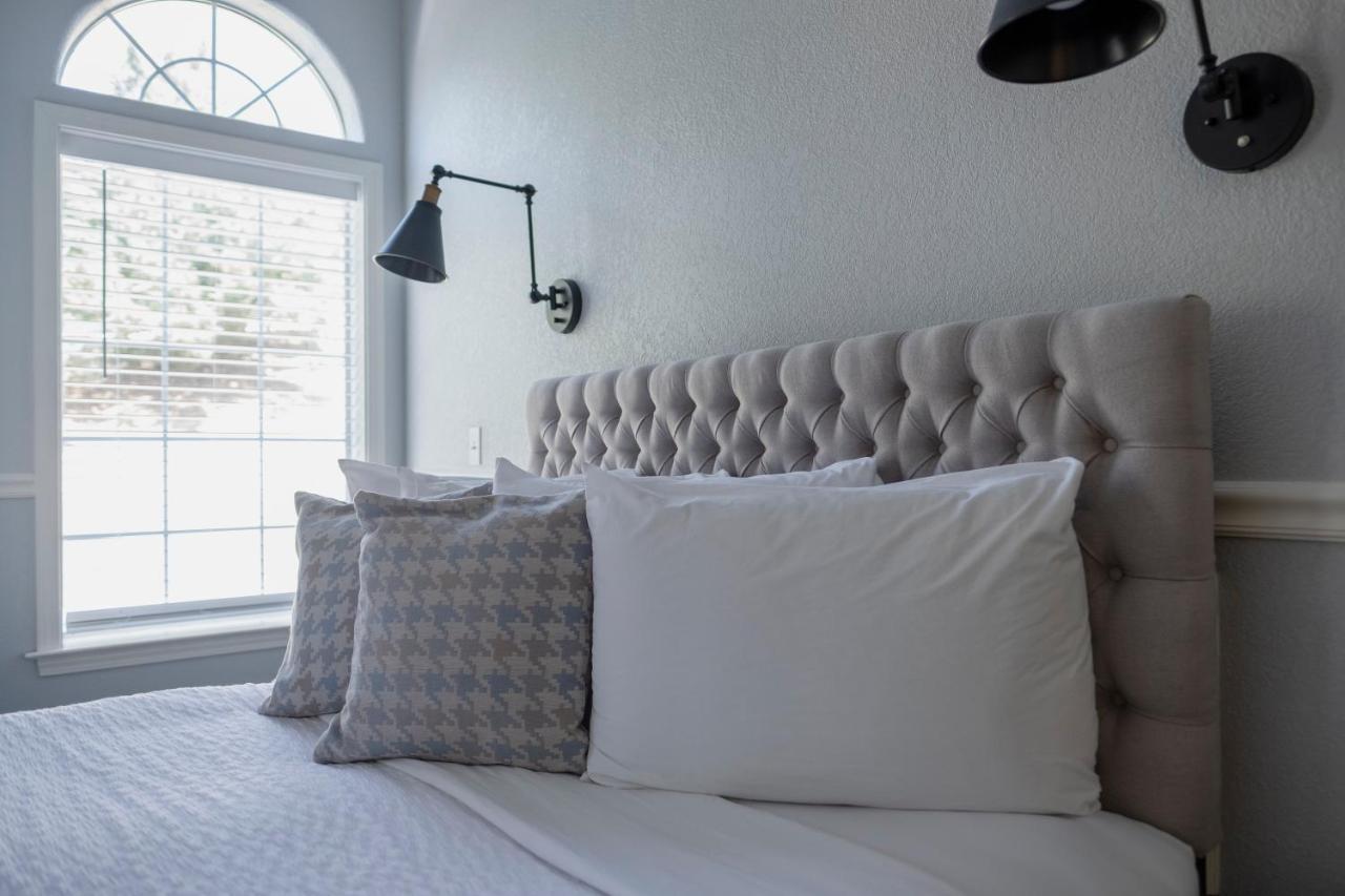 Hounds Tooth Bed & Breakfast Oakhurst