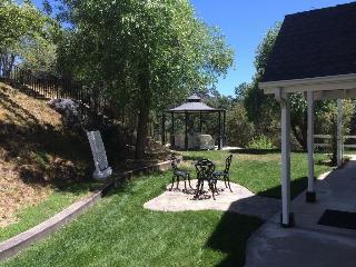 Hounds Tooth Oakhurst